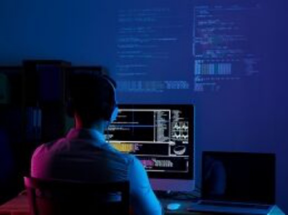 ネットで句点使う奴ってなんか怖くね？