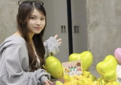 森平麗心さん、寄せられた祝花とパシャリ【画像あり】