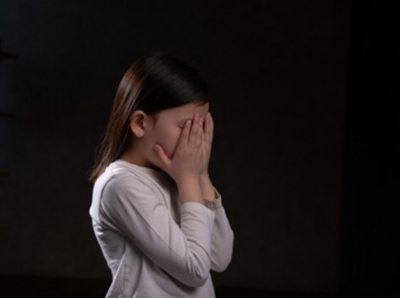 【闇】ヤングケアラーが話題になってるけどさ、「家族」ってそもそも実は「犠牲者」が必ず1人はいるよな。