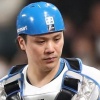 【日本ハム】伏見がサイン違いでヒヤリ　右手をストレートが直撃→苦悶の表情　本拠地スタンドざわつくもトレーナーを制してプレー続行