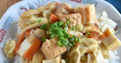 厚揚げと油揚げの中華丼