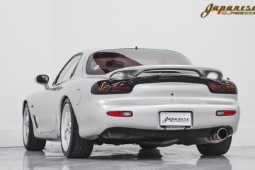 海外「非の打ちどころがない」革新的スポーツカーRX-7に興奮で過呼吸になる外国人も