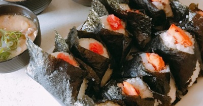 葉物野菜が安くなってきて私にっこり。と、黄色のくじら作りました。