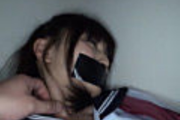 ロリっ子の七緒果帆をガムテープ猿轡し拉致して 中出しレイプ スカートめくり の動画が見れる
