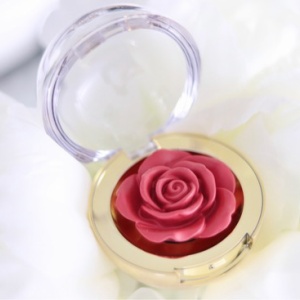 プチプラ 薔薇の形をした可愛いチーク 日本未発売コスメ Marriage Life In Arizona アリゾナで国際結婚 Powered By ライブドアブログ