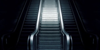 駅のエスカレーターで前の人に密着する人が本当に迷惑すぎる