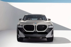 BMW『XM』あそこがさらに大きくなる