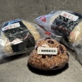 能美市のグルテンフリーのパン屋「宗屋-SOYA-」で買ったおにぎりと「手造りパン工房 SUNAO すなお」のパニーニ