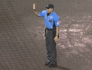 SB 2-2 ロッテ (7月17日 北九州) 5回雨天コールド ←この試合