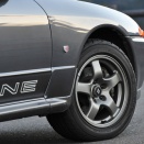 車は純正ホイールが1番かっこいいと思うんだが車好きは社外ホイール履くよね