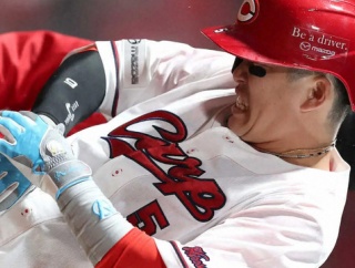 【悲報】カープ小園海斗、死球で負傷交代。不動の3番打者にアクシデント