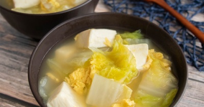 【温かい豆腐レシピまとめ】「寒い日はこういうのが食べたい」「この冬もう何回も作ってる！」豆腐を使ったスープ＆煮込みレシピ4選