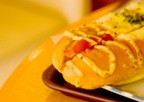 おんJ民パン屋では必ずウインナー入りのやつを一個は買う説