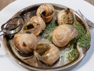 6大、フランス共和国の名物「エスカルゴ」「ガレット」「ルーブル美術館」「エッフェル塔」「TGV」