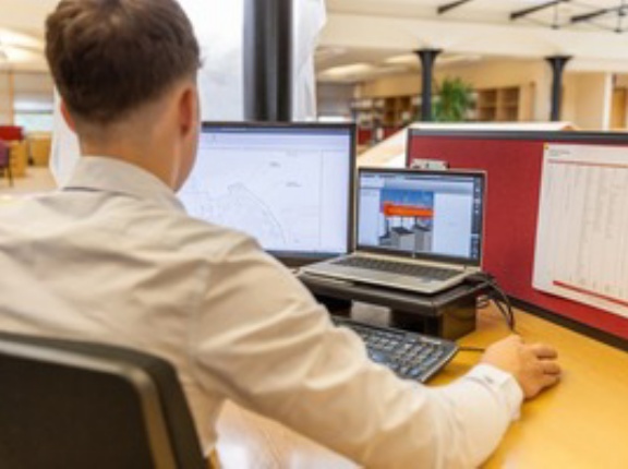 地方中小企業の一人情シス（パソコン先生）してるけど質問ある？