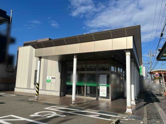 『北國銀行』の『野田支店・寺町支店』が『大桑橋支店』内へ。『円光寺支店』が『伏見台支店』内へ移転するらしい。