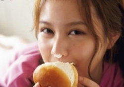 【朗報】甘いものを食べてる中村麗乃さん、ガチでかわいいWwwwwwww