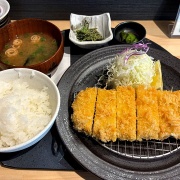たつの　ロースかつ定食♪《脂楽亭》