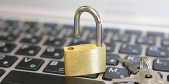 家で使っているPCにはロックをかけていますか？妻がファイルを消す心配があるので…