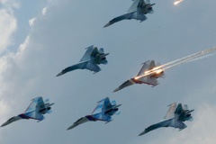 Su-27の曲線美は異常　アメ公の戦闘機とは格が違う