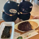 クロは、せんべい工場のお餅をいただく🌾＠もちだんご村（もち吉工場直売所）