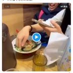 【動画】くら寿司で迷惑行為した女子高生、ラーメン屋でもやらかしていたwwwwwww