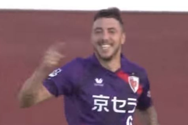 京都サンガ Fwレンゾ ロペスが先制ゴール９試合ぶりの勝利 今季初の完封勝利 ｊ２サッカー通信
