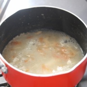 離乳食初期食 昆布だしのトマトがゆ 保育園で働いていた管理栄養士藤原朋未がお届けする ママ楽ごはん