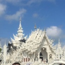 チェンライを歩く旅 — 黒い家と白い寺が語る北タイの美