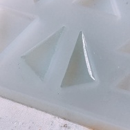 その案にはのれない…溜まるから。と、キウイのシュワシュワチャームつくりました。