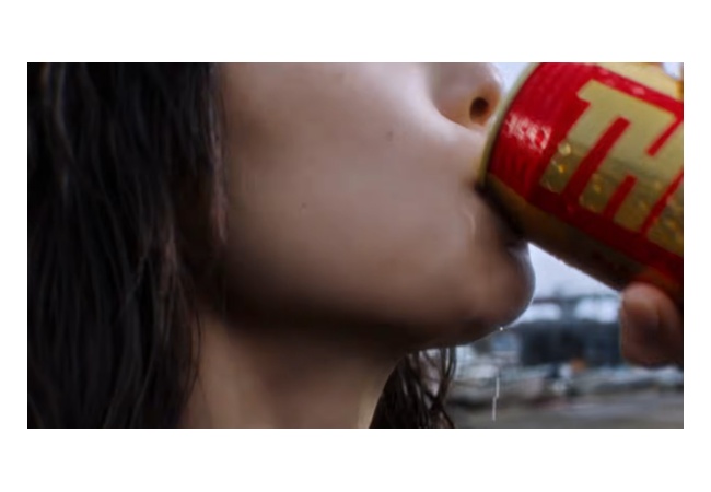 加藤小夏さん、配信での飲みっぷりが評価されてロッテの水のCMをゲット