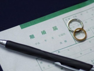 現在進行形で離婚手続きしてるけど手続きや荷造り中のこの期間は苦しいな