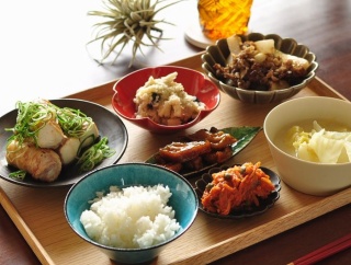 お店みたいなポテトサラダはここが違う！べちゃっとしないおいしい作り方と小皿いっぱい昨日の晩ごはん