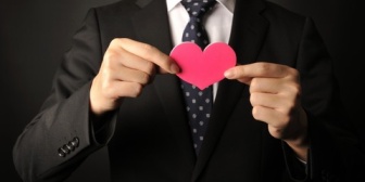 【恋愛】入社して1年、彼は1年10カ月の先輩だ。入社して半年ほどから気になり始めた…