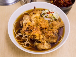  立ち食いそばをめちゃくちゃ美味そうに食う人々ら←これ！