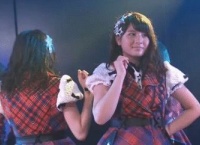 なーにゃ、涼花と目が合いテンションが上がり風圧でさややを吹き飛ばしかける