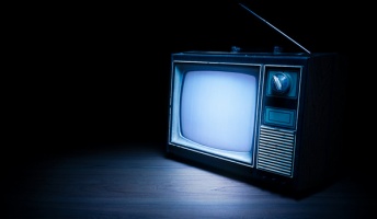 【悲報】消したはずのテレビが付いてるから見に行った結果wwww