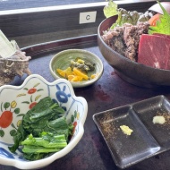 3種の鯨料理が丼の中を彩る！　わざわざ行くべき道の駅レストラン〜南房総　お食事処 和田浜〜