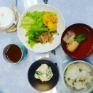 夫婦は一緒に行動
