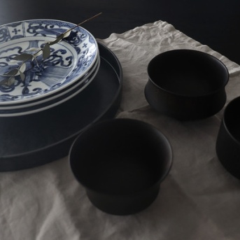 【楽天スーパーセール購入品】高見えお値打ちの藍凛堂の器と鏡面が美しい白いテーブル