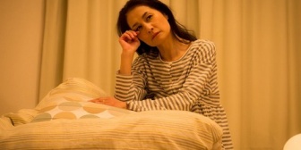 夜勤明けに叩き起こされて嫁祖父の畑の手伝いの為、運転手。俺も「察しろ！」とは言えないんだけど…思いやりとか無いのかな？