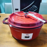 『石油ストーブの上にストウブ(STAUB)』の画像