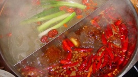【中国】超激辛の火鍋を食べた男性が大量吐血