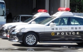 【悲報】神奈川県警さん、居酒屋で人妻に対して警察としての一線を超える◯◯◯をしてしまう…