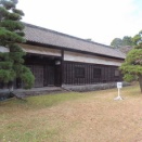 皇居　門長屋を見る