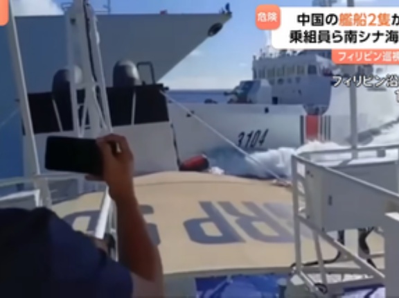 フィリピンの巡視船を追尾していた中国の艦船2隻が衝突 中国の乗組員らが海に転落
