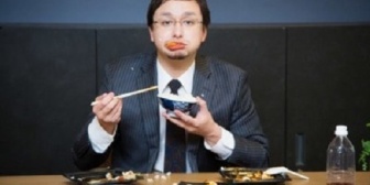【酷い】立ち膝で食べ、口を開けて音を立てて食事をするなど、食事マナーがとても悪くて見てられない。妊娠してるせいか、余計気になる…