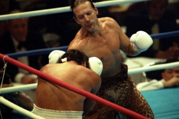 ミッキー ロークのボクシングの試合 バブル崩壊の翌年1992年なれど バブル気分だった時期の伝説の 猫パンチとは K Unit 情報局
