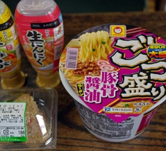 ごつ盛り　豚骨醤油　マルちゃん　