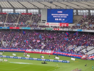 ご近所サッカー観戦・FC東京VSファジアーノ岡山戦でハロウィンと大金ドリームは見損ねるも、人生の真理とカラスの巣を見出した件。